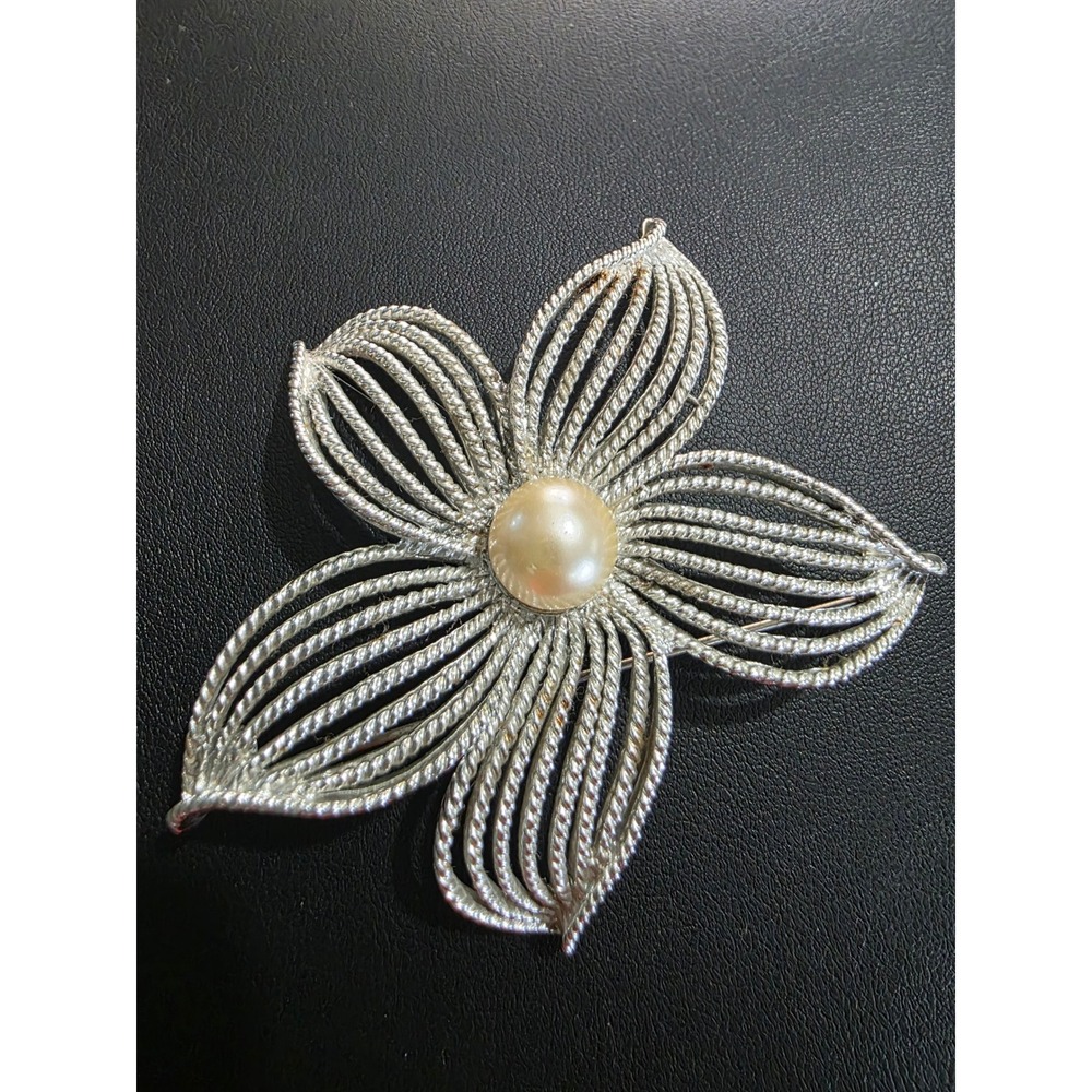 Vintage Sarah Coventry Silver Tone Faux Pearl Flower Brooch Pin Textured Petals